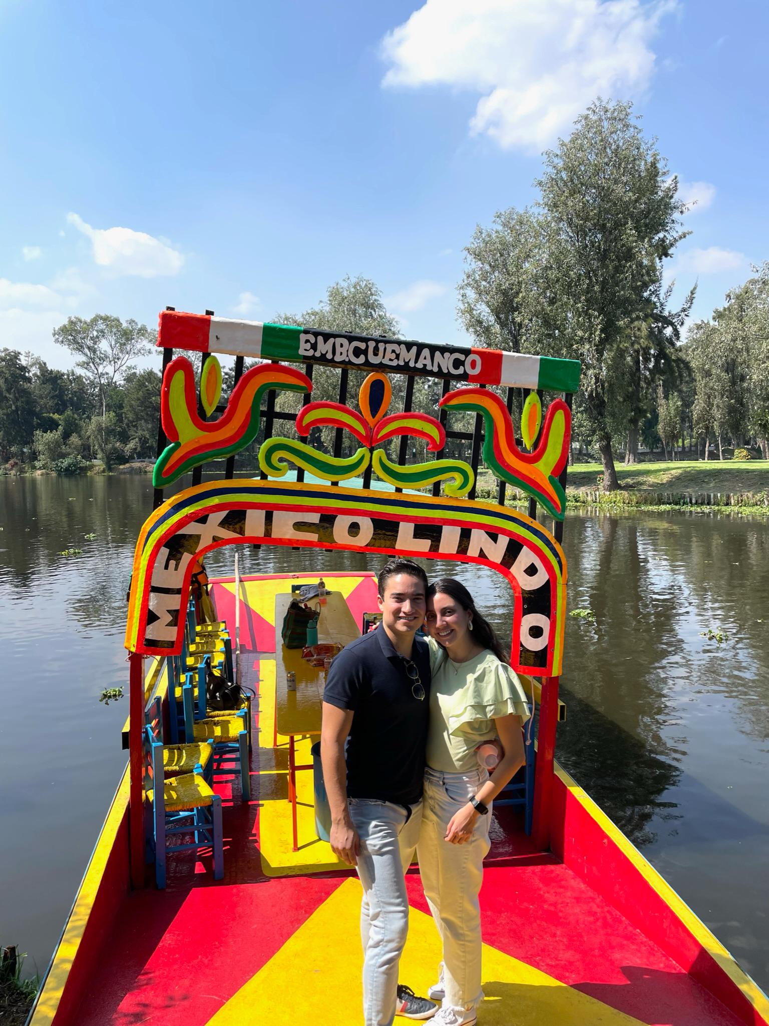 Marilú y Enrique en Xochimilco